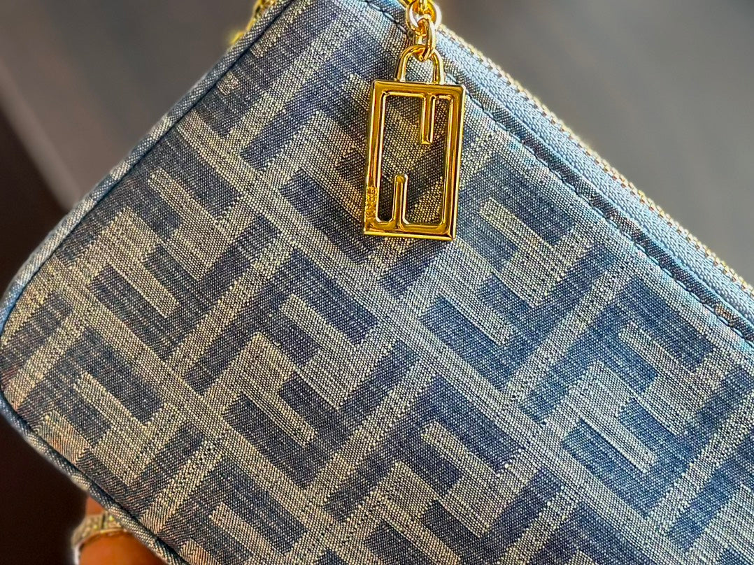 Fendi Baguette Pouch - Image 8