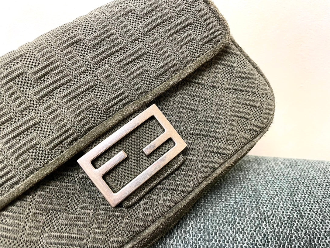 Fendi Midi Baguette Chain Bag - Image 2